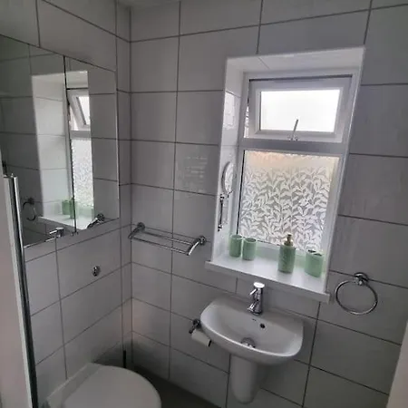 Charming Guest House Southwick  Экстерьер фото