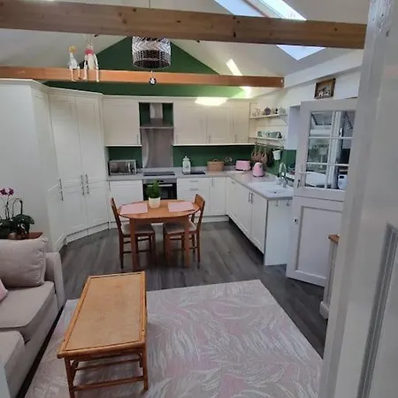 Charming Guest House Southwick  Экстерьер фото