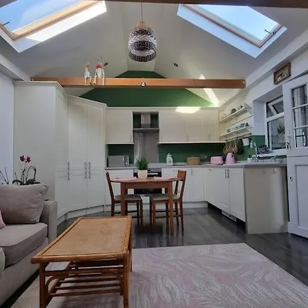 Charming Guest House Southwick  Экстерьер фото